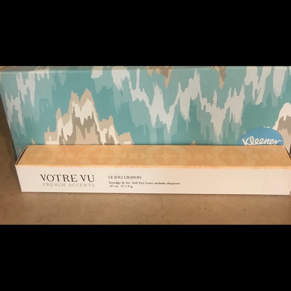Smudge & Set Soft Eyeliner Includes Sharpener